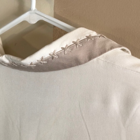 Express cream beige button-down shirt blouse M - Picture 8 of 9